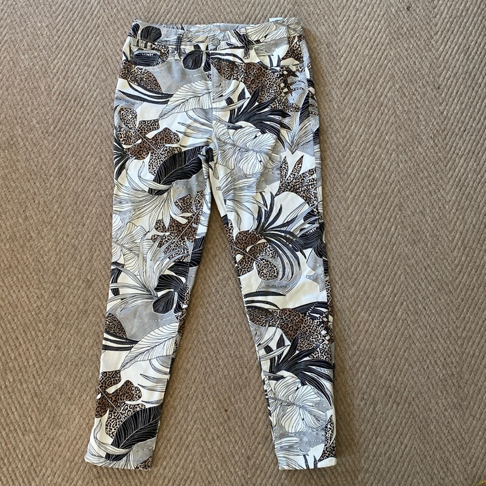 Chico brand ankle jean. Leopard and leaf print